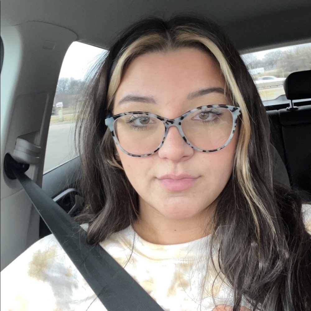 Meet your Posher, Raelynn - Picture 3 of 5